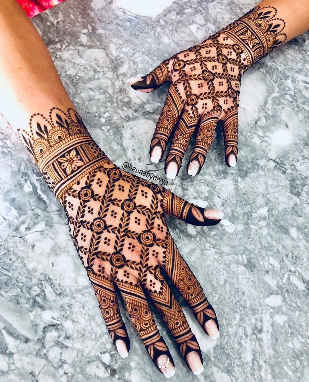 A Lace inspired Mehendi Design